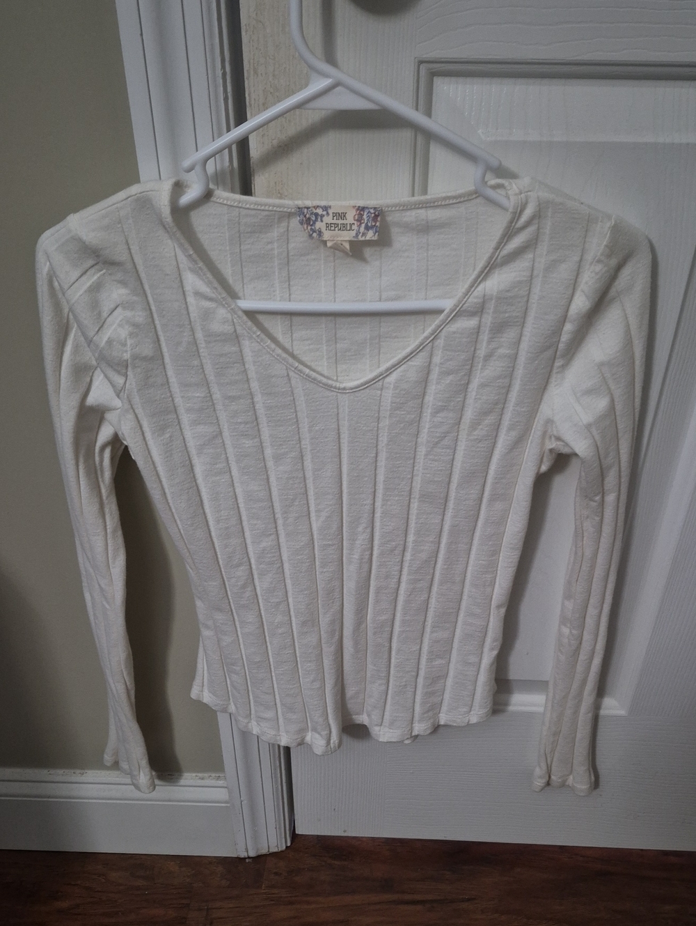 Pink Republic White Ribbed V-Neck Long Sleeve Top
